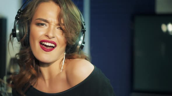 Woman singing in a recording studio. Female vocals. Professional recording studio. alt