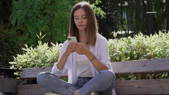 Young woman reading bad news at the mobile phone. Upset and negative emotions. Slowmotion.