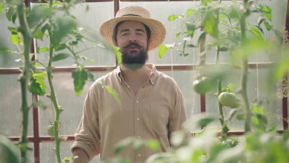 Portrait of Confident Handsome Caucasian Male Gardener Talking Looking at Camera Standing in alt