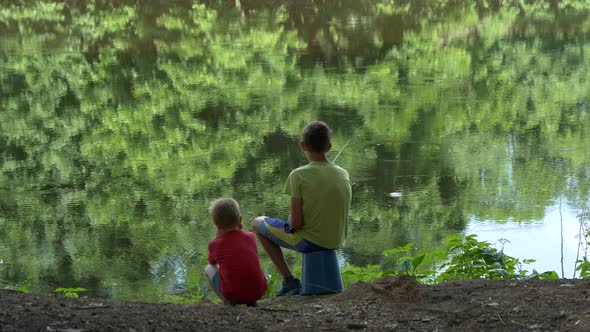 teen child catches a fishing rod on the pond