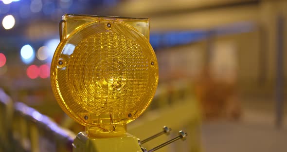 Yellow caution light at street   alt