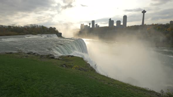 Niagara flowing down the Bridal Veil Falls alt