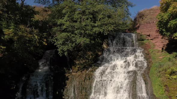 Waterfall in Forest alt