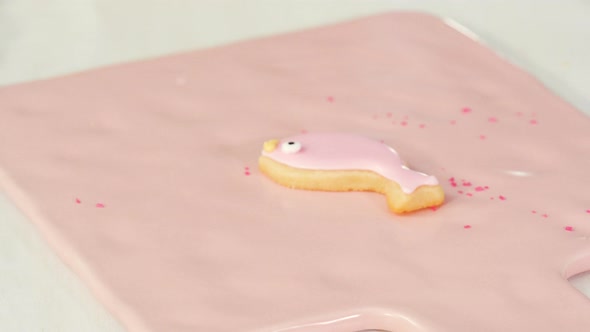 Step by step. Flat lay. Decorating Easter sugar cookies with royal icing alt