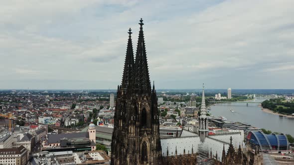 Cityscape of Cologne Cathedral Church of Saint Peter in Historic City Center alt
