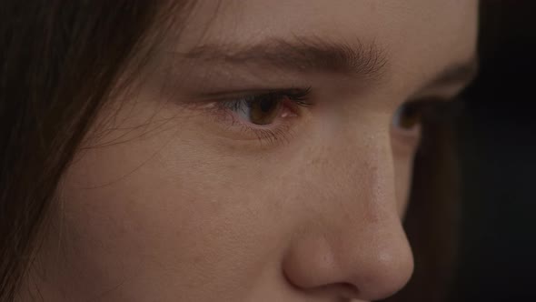 Close Up of a Caucasian Woman Open Her Eyes in Slow Motion in Side View alt