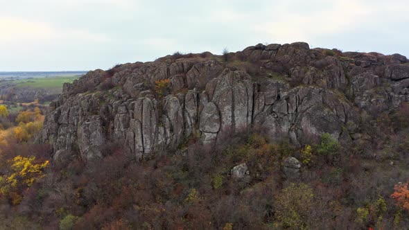 Aktovsky Canyon in Ukraine Surrounded By Autumn Trees and Large Stone Boulders alt