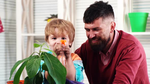 Father and Son Plantig Plant in Pots alt