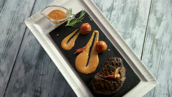 Steak with Sauce and Vegetables alt