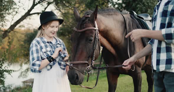 Funny Girl at a Photo Shoot with a Horse alt
