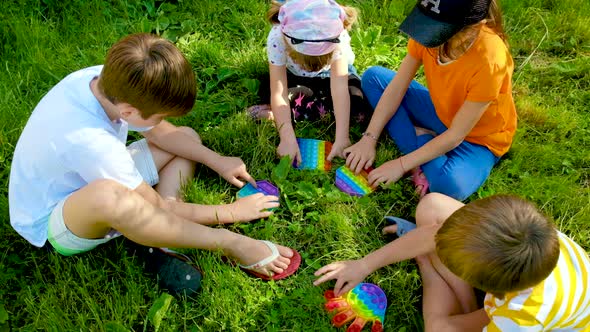 Children Play Together on Pop It alt