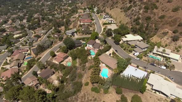 Beautiful Aerial View of Mountains in Glendale California alt