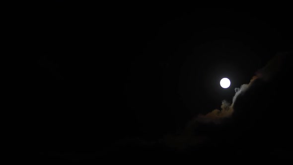 Clouds passing by moon at night. Full moon at night with cloud real time. mystery fairyland scene. alt