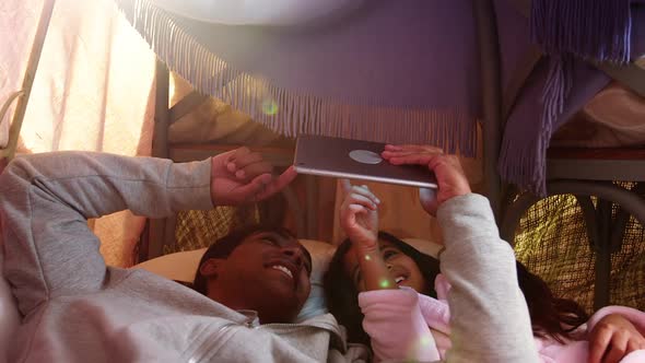 Father and Daughter using Tablet alt