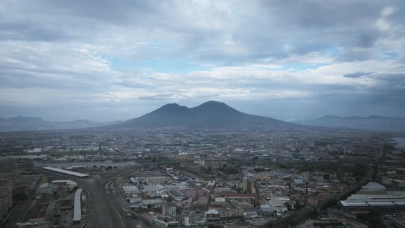 Fast aerial zoom hyperlapse of clouds flying past Mount Vesuvius in Naples, Italy. alt