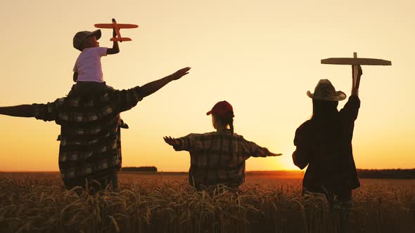 Silhouette Happy Family alt