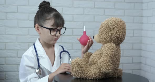 Doctor with sick teddy. alt