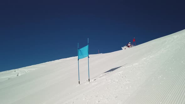 Slow Motion Professional Ski Racer Skiing Super G alt