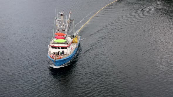 Aerial View of Fishing Boat Dropping Net in Cold Water Near Coast of Alaska USA. Towler Sailing, Dro alt