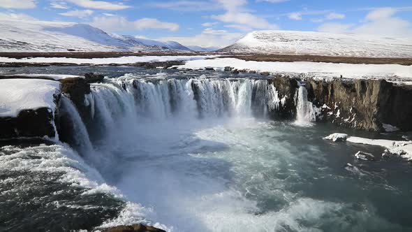 Godafoss Waterfall on Skjalfandafljot River, Iceland alt