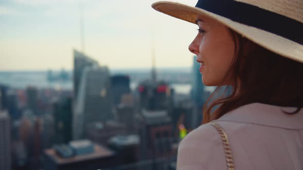 Beautiful girl taking photo of New York alt