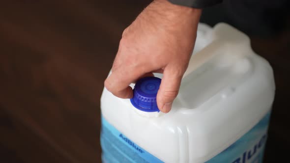 Additive Diesel Exhaust Fluid 03 alt