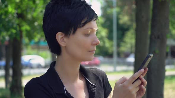 Girl Use Cell at the Open Air alt