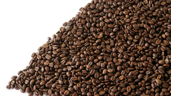 Close-up of roasted coffee beans alt
