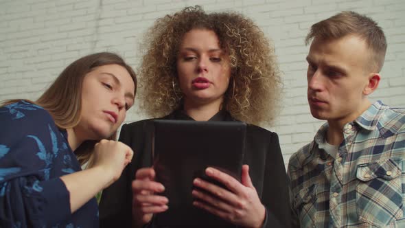 Portrait of Female Architect with Tablet Pc and Couple Planning Interior Design alt