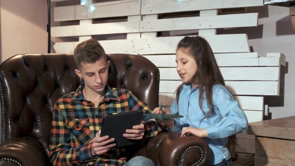 Younger Sister Disturbing Brother To Surf the Internet alt