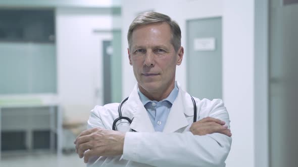 Trustworthy Proud Old Medical Professional Doctor Stand Arm Crossed in Hospital alt