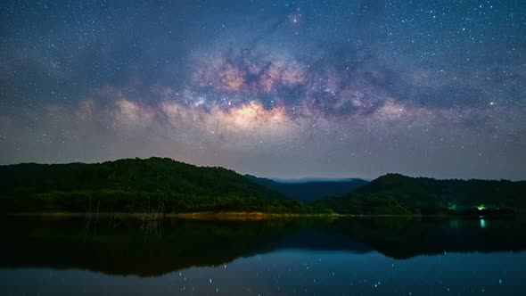 4K Panning timelapse of star and milky way reflected in the water, Ranong, Thailand alt