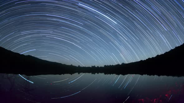 The southern star trail is very beautiful.