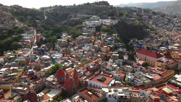 Guanajuato Drone Shot, Panorama, Mexico, Hills with Houses alt