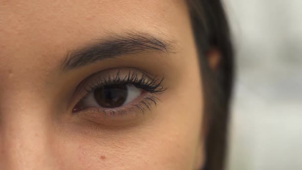 Woman Opens Her Eye alt