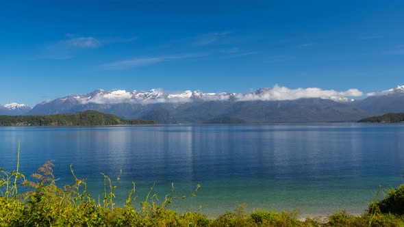 View on Amazing Lake in New Zealand alt