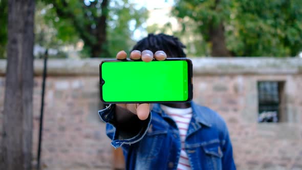 Show Greenscreen alt