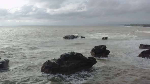 Aerial View. Aerial Drone Footage of Ocean Waves Crashing on Shore. Flying the Ocean. Giant Waves alt
