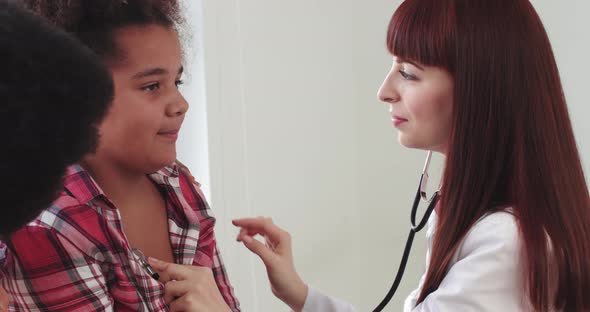 Little Girl With Mother At A Pediatrician's Reception alt