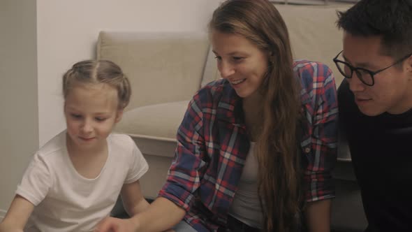 Playing board games with children in the evening alt