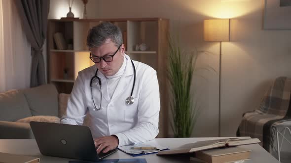 Medical Report Male Doctor Digital Technology alt