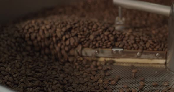 Coffee beans roasting machine