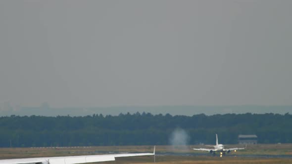 Towing Lufthansa Airbus 380