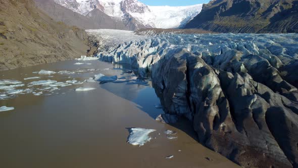 Svinafellsjokull Glacier in Vatnajokull, Iceland. alt