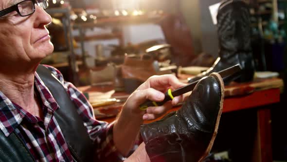 Shoemaker repairing a shoe alt