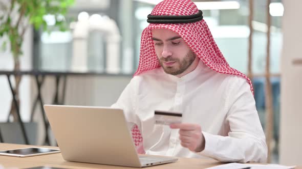 Online Payment Success on Laptop for Arab Businessman in Office alt