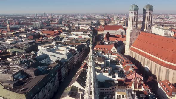 Munich's Central Square Marienplatz During the Second Lockdown in December 2020 alt