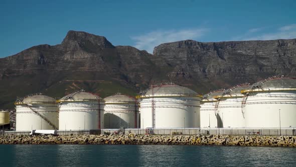 Oil. Oil reserves. Tanks Refinery. Bunkering. Power engineering. Cape Town. South Africa.