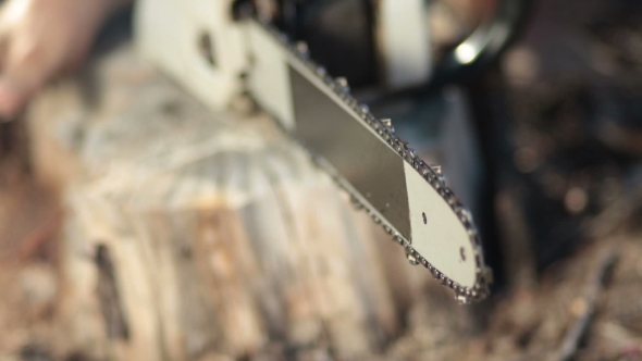  View Of Working Chainsaw Blade alt
