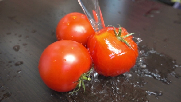  Water Splash On Tomato  